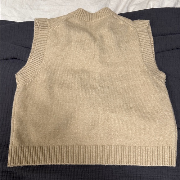 Zara Beige/ Tan Sweater Vest - Picture 2 of 3